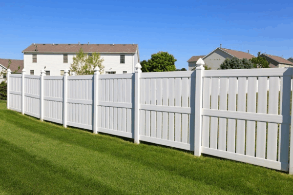 5 Benefits of Hiring Residential Fencing Contractors